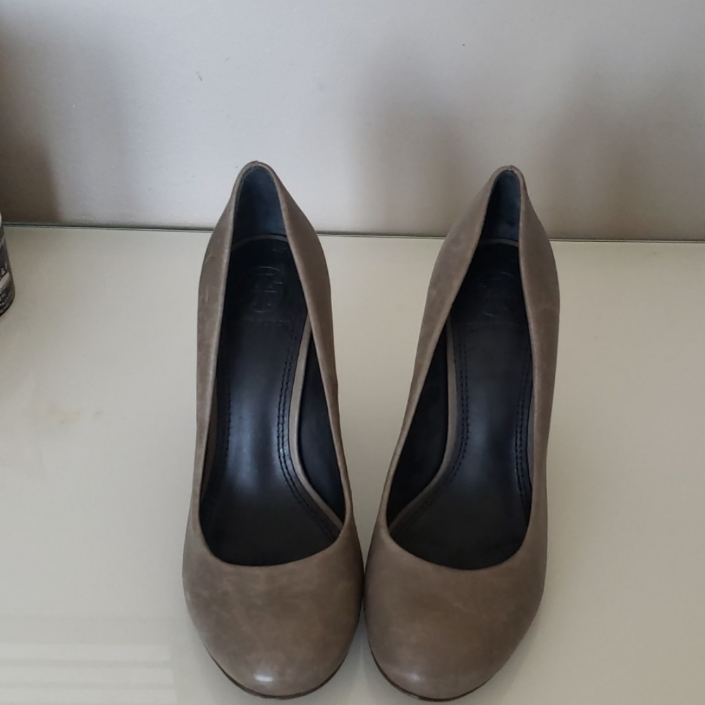 Shoes - Picture 4 of 4